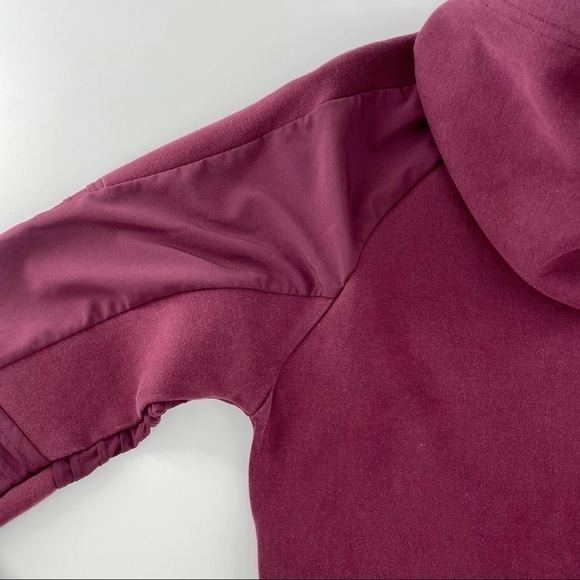 Puma Dryfit Fitted hoodie with sheer ribbing sleeve detail and zippered pockets - Picture 15 of 15